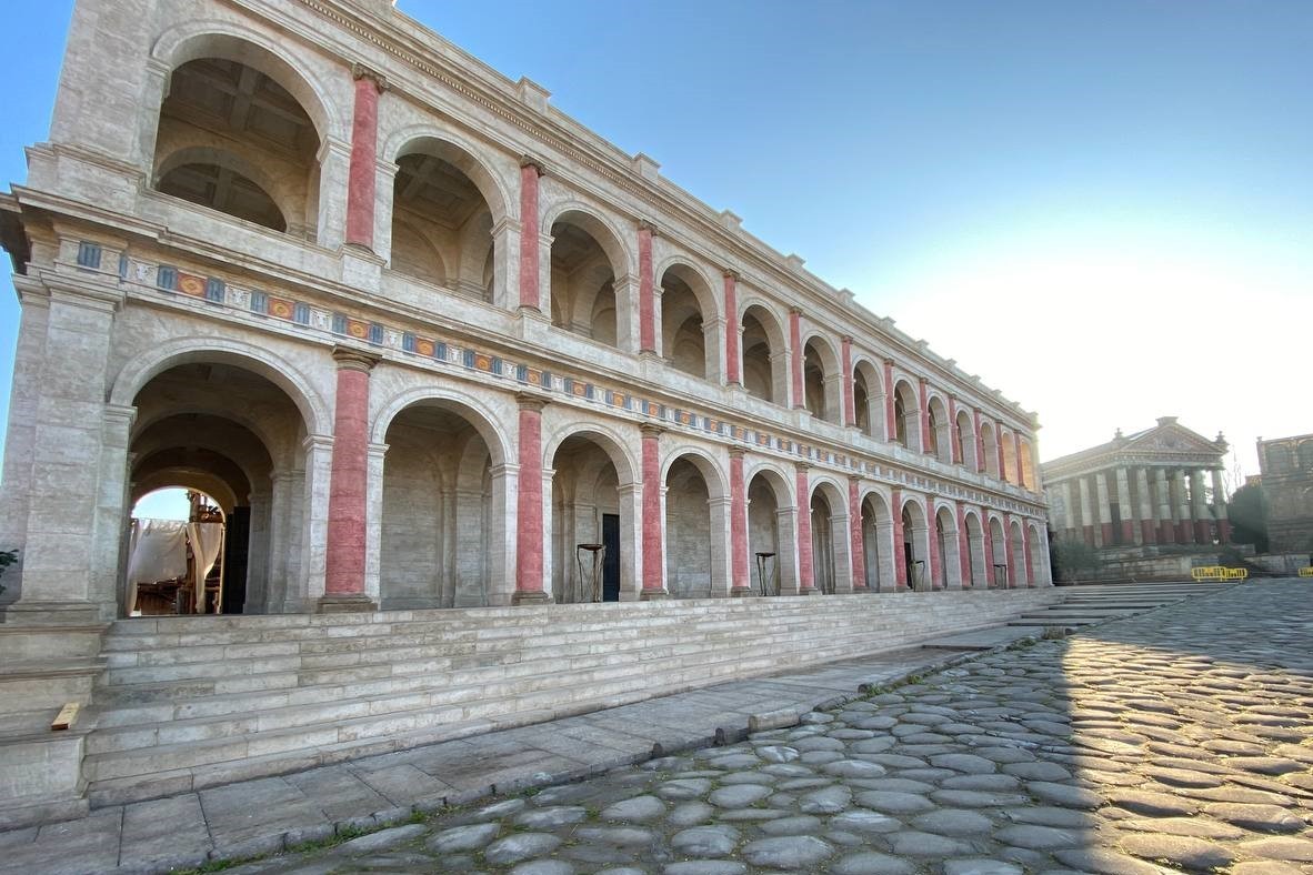 TV Series Domina - Colonne