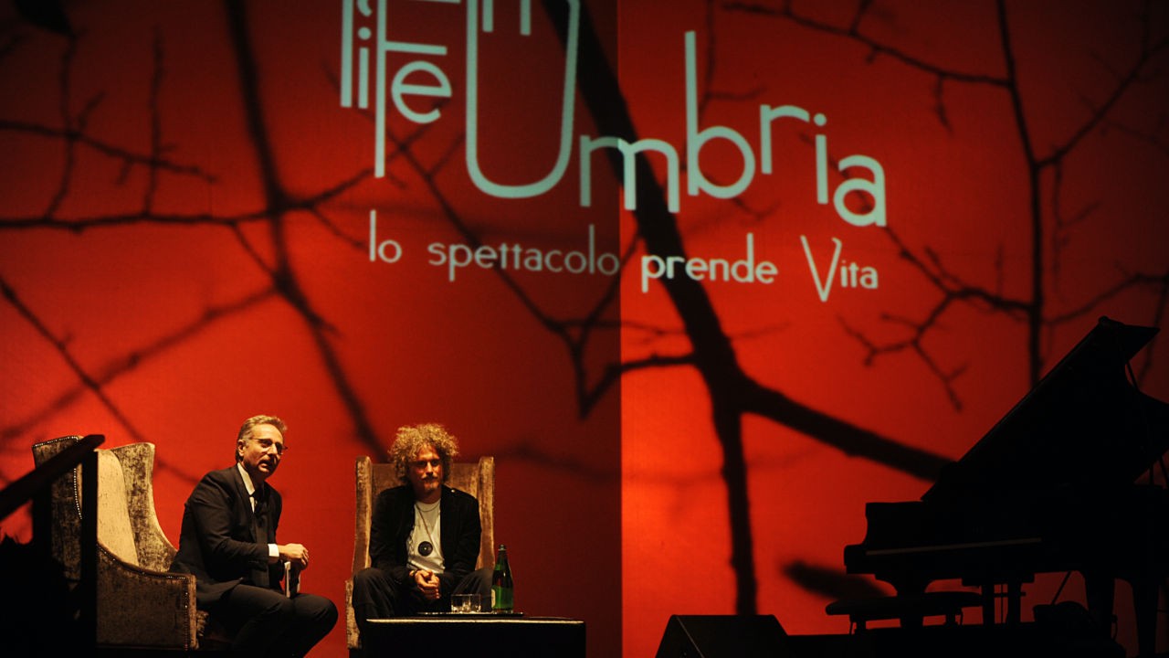 Life in Umbria: Paolo Bonolis intervista Niccolò Fabi